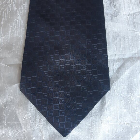 Gucci Black Tie with "G" Logo Repeating Pattern 100% Silk - Picture 13 of 13